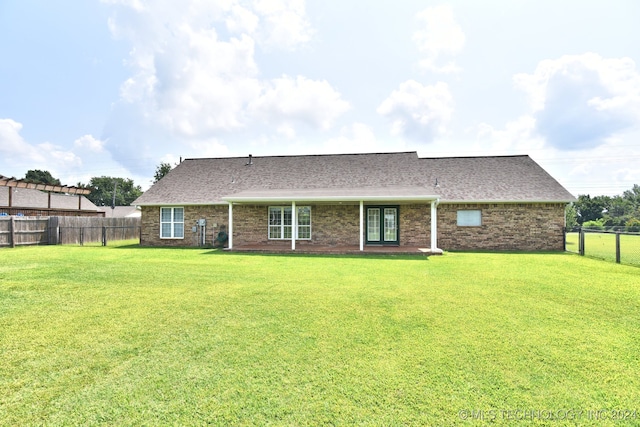 back of house featuring a lawn