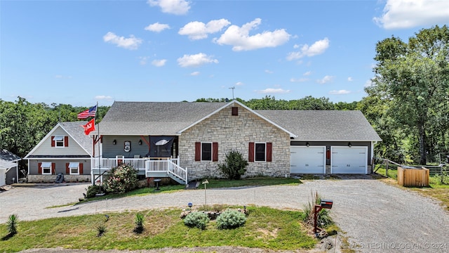 ranch-style home with a porch