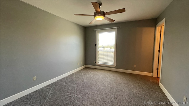 carpeted empty room featuring ceiling fan