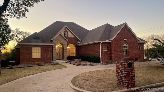 view of front of property with a lawn