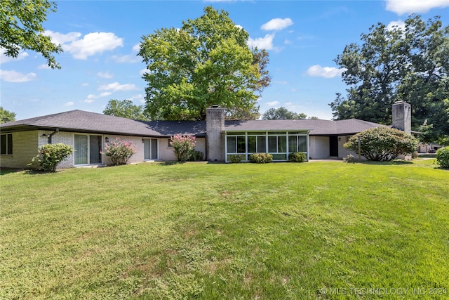 exterior space featuring a front yard