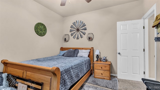 bedroom with ceiling fan