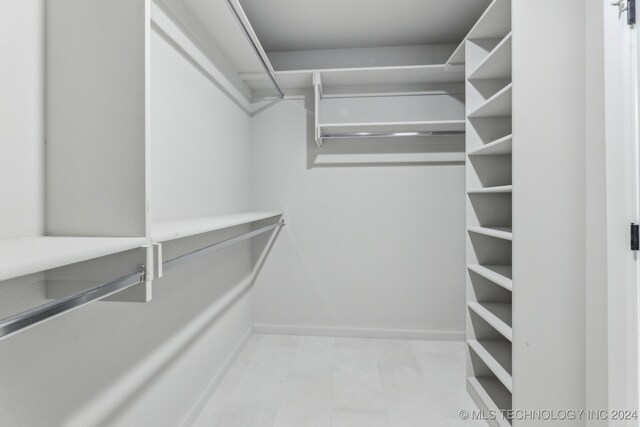 spacious closet featuring light tile patterned floors