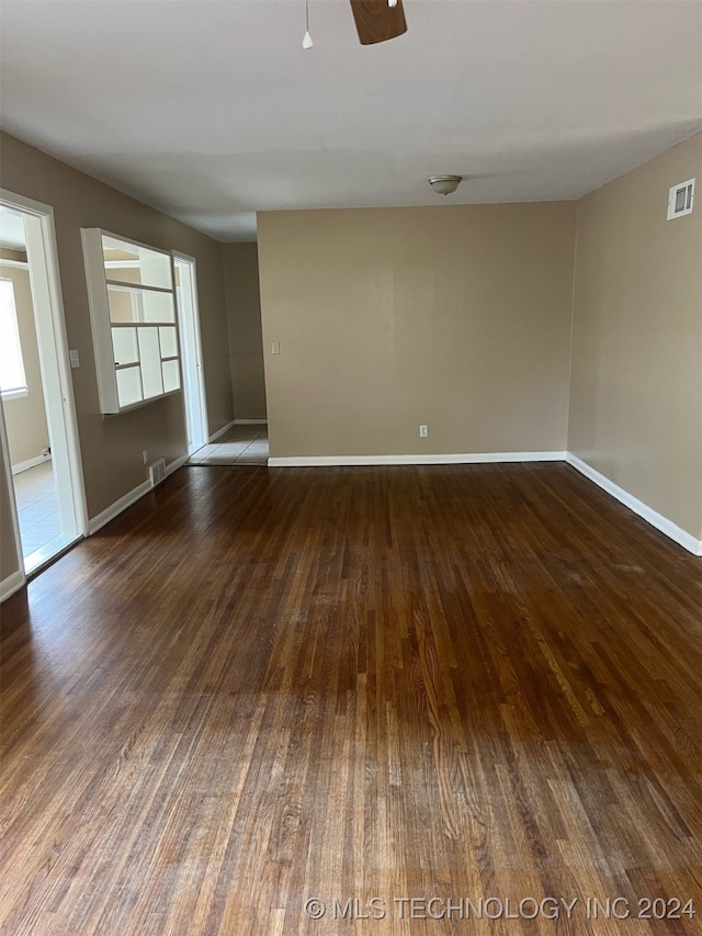 unfurnished room featuring ceiling fan and hardwood / wood-style floors