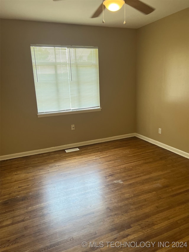 unfurnished room featuring wood-type flooring and ceiling fan