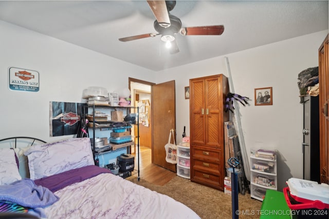 carpeted bedroom featuring ceiling fan