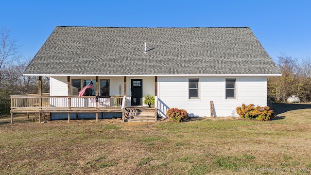 view of front of property with a front lawn and covered porch