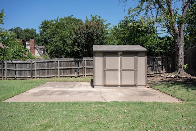 view of outdoor structure with a yard