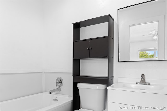 bathroom with ceiling fan, vanity, a bathtub, and toilet