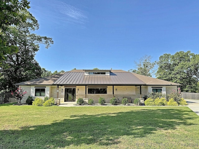 ranch-style home with a front yard