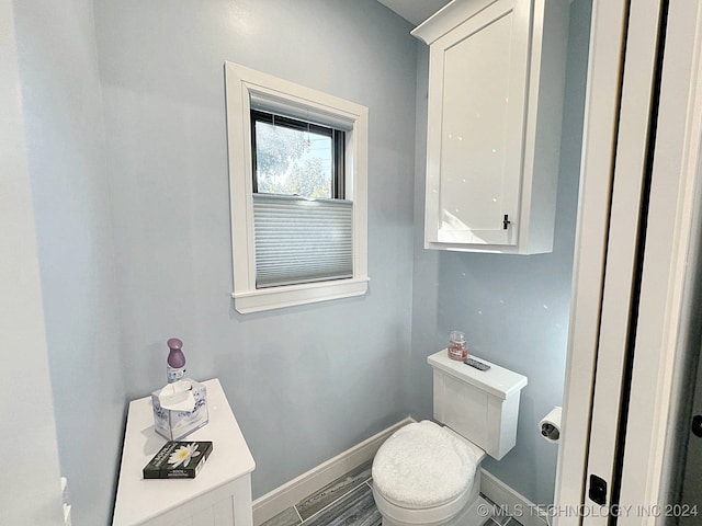 bathroom featuring toilet