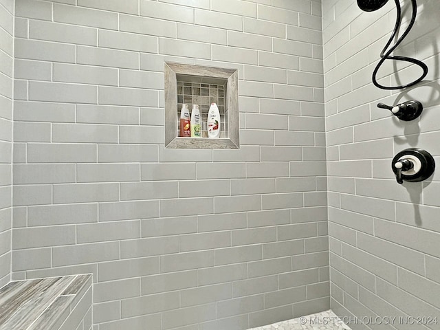 bathroom featuring a tile shower