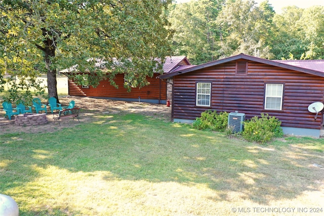 view of yard featuring cooling unit