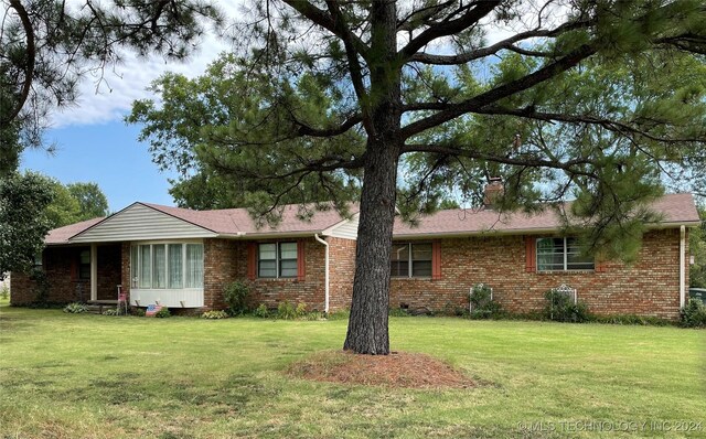 ranch-style home with a front lawn