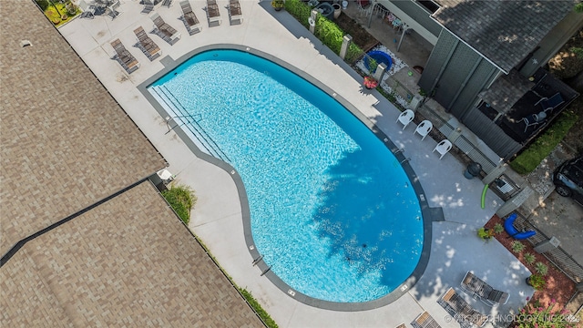 view of swimming pool