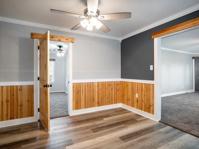 empty room with carpet flooring, plenty of natural light, ceiling fan, and ornamental molding