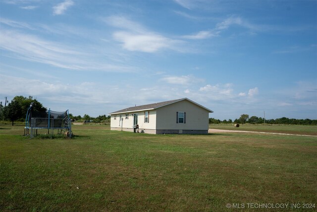 view of yard featuring a trampoline