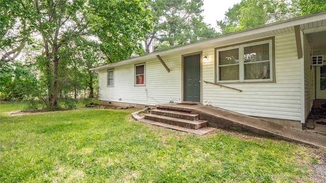 view of front facade with a front yard