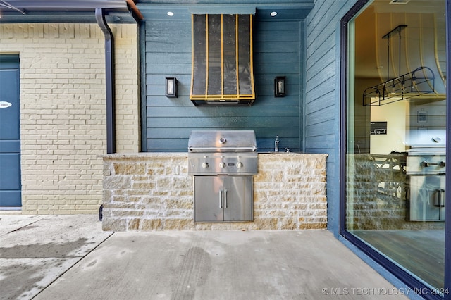 doorway to property featuring exterior kitchen and a patio area