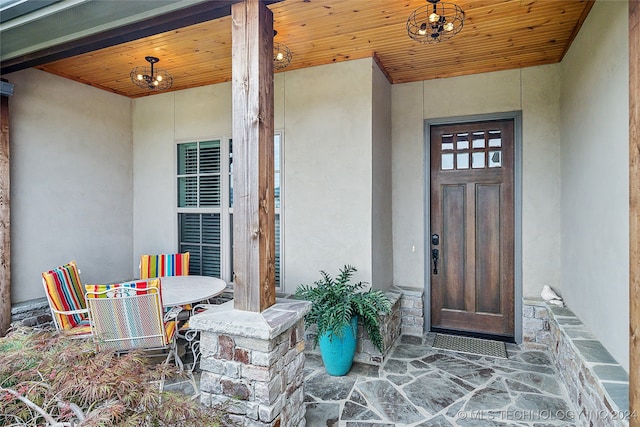 entrance to property featuring a porch