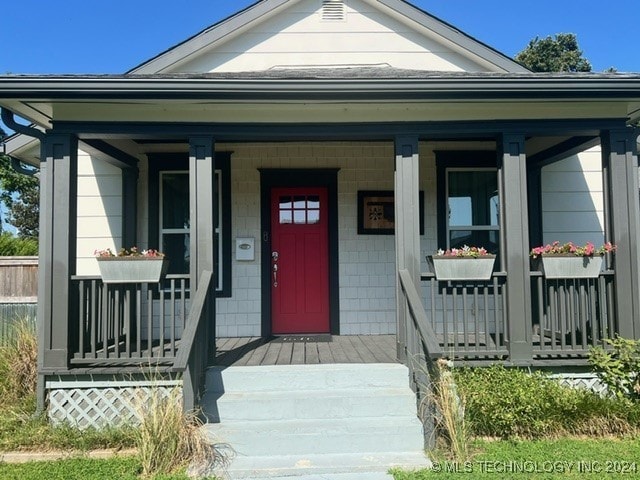 view of front of property featuring covered porch