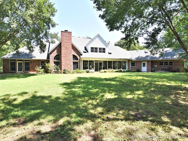 back of house featuring a lawn