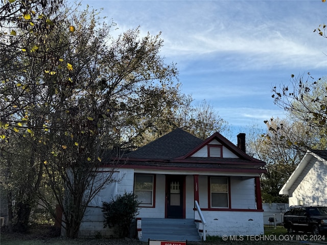 view of front facade with covered porch