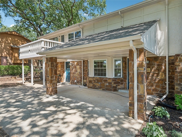 exterior space featuring a balcony