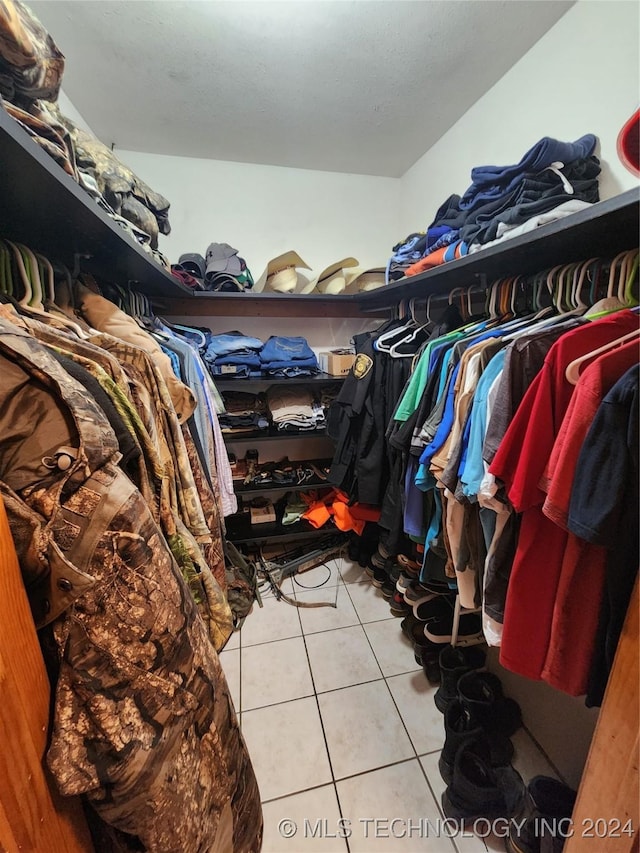 spacious closet featuring light tile patterned flooring