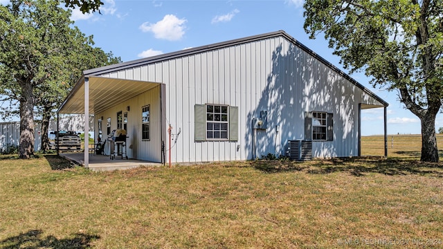 view of side of home featuring central air condition unit and a lawn