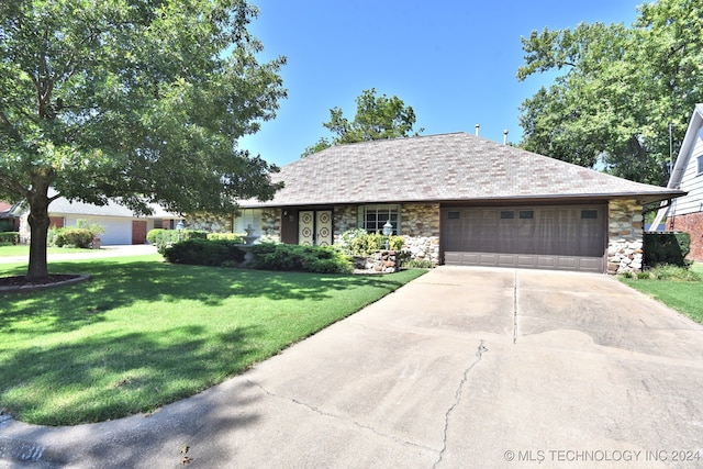 ranch-style home featuring a front lawn and a garage