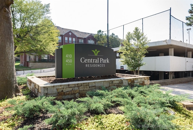 view of community / neighborhood sign