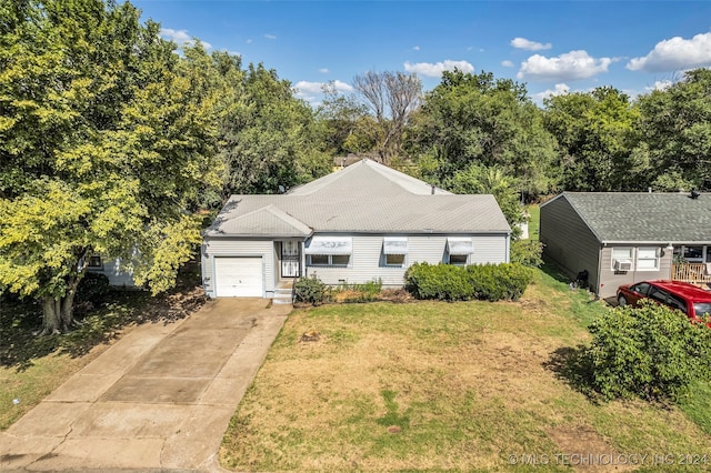 view of front of home featuring a garage and a front yard