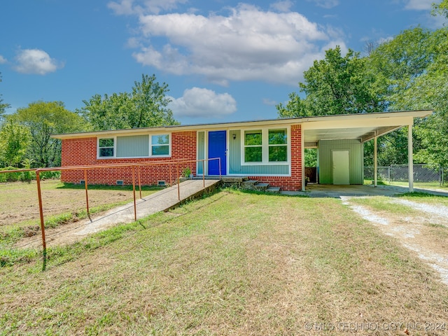 ranch-style house featuring a front lawn and a carport