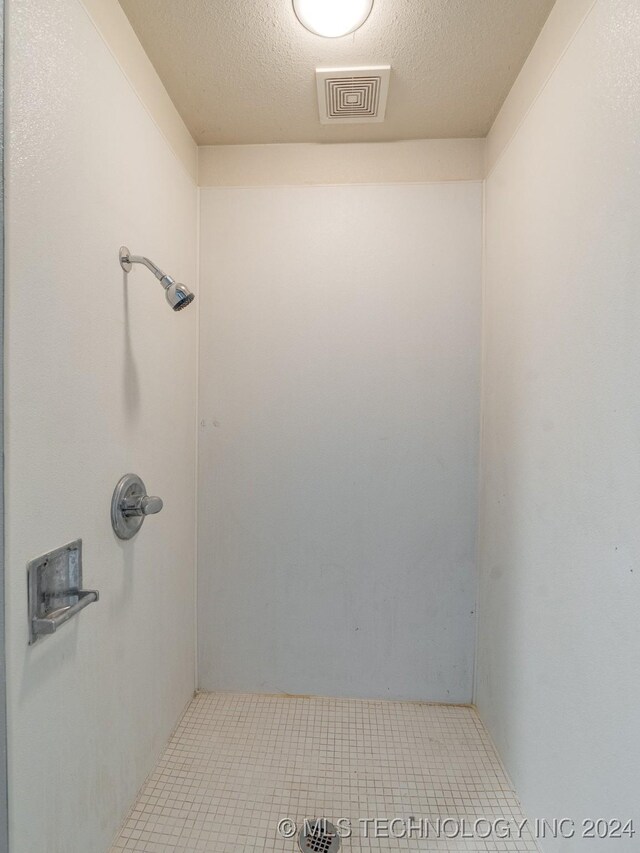 bathroom with a textured ceiling
