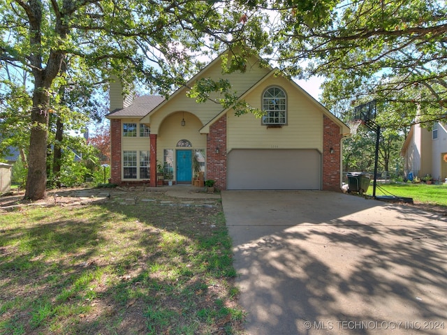 view of front facade featuring a garage