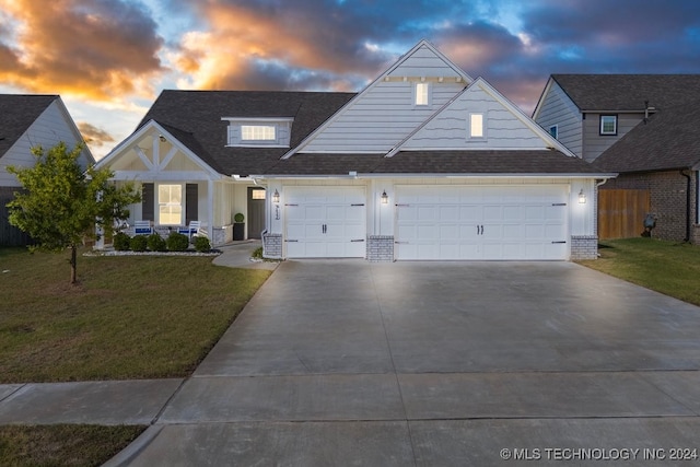 view of front of house featuring a lawn and a garage