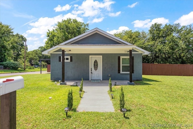 view of front facade featuring a front lawn and a porch