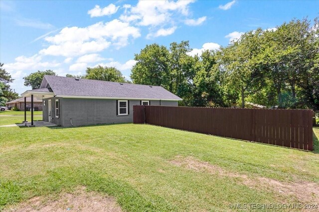 701 W Alabama, Durant, OK 74701 - view of yard with fence