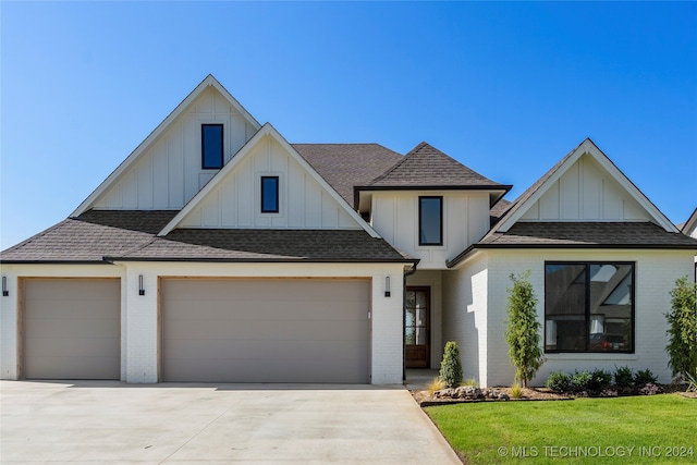 view of front of house featuring a garage and a front yard