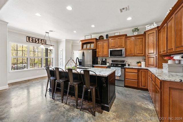 kitchen with a kitchen breakfast bar, crown molding, an island with sink, appliances with stainless steel finishes, and decorative light fixtures