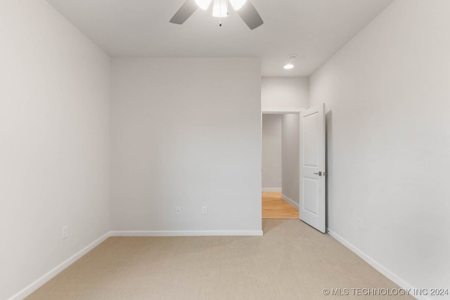 carpeted empty room featuring ceiling fan