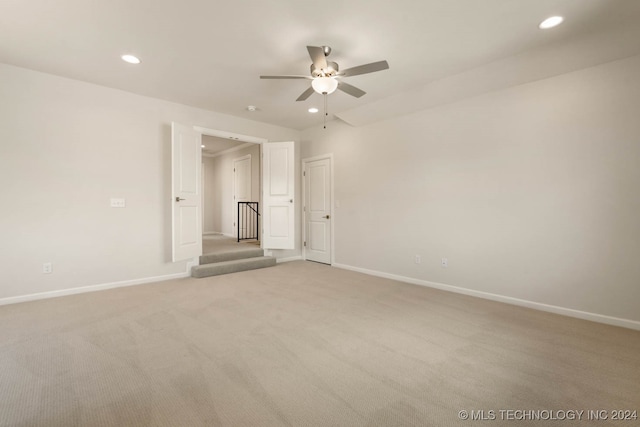 unfurnished room with light carpet and ceiling fan