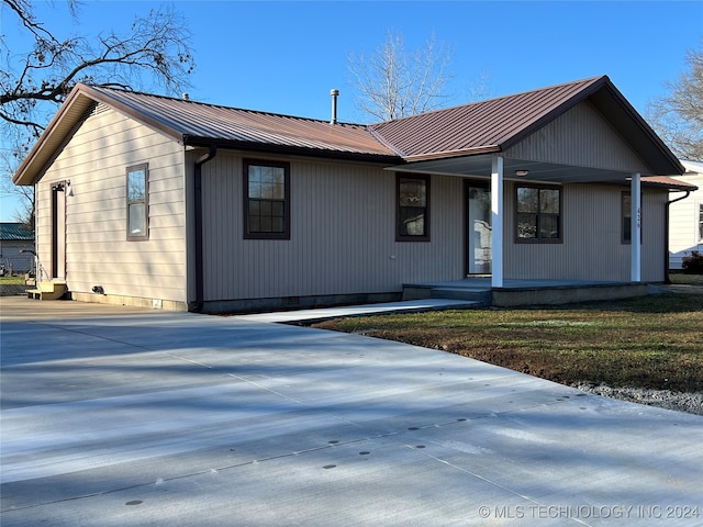 view of front facade featuring a porch