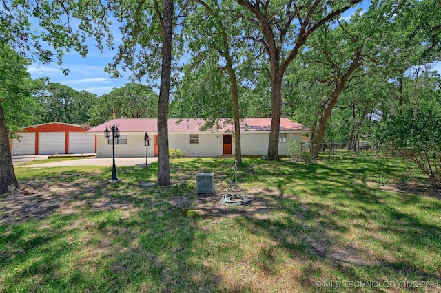 view of yard with an outbuilding and a garage