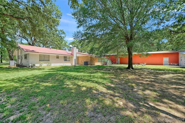 view of yard featuring an outbuilding and central AC unit