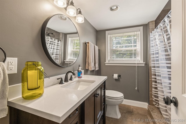 807 Bayshore Dr, Sand Springs, OK 74063 - full bath with a shower with curtain, baseboards, toilet, and vanity
