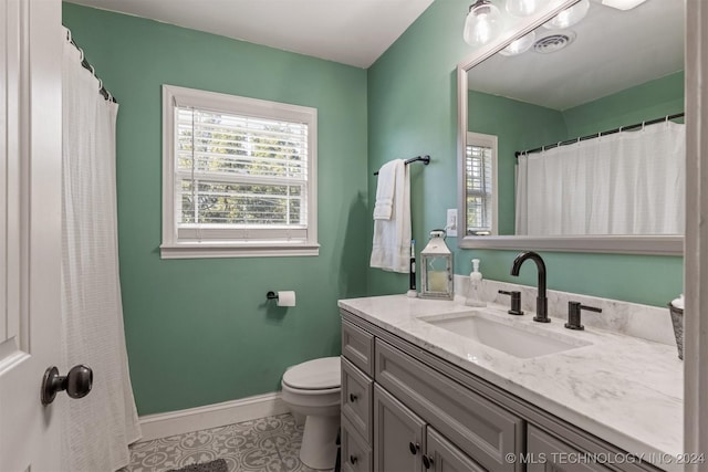 807 Bayshore Dr, Sand Springs, OK 74063 - full bathroom featuring visible vents, a healthy amount of sunlight, toilet, and baseboards