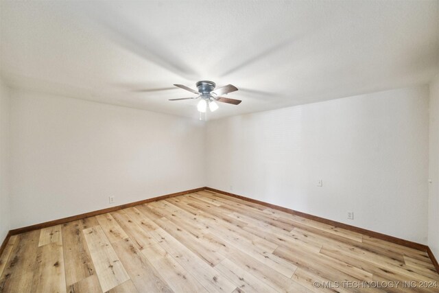 unfurnished room featuring light hardwood / wood-style flooring and ceiling fan