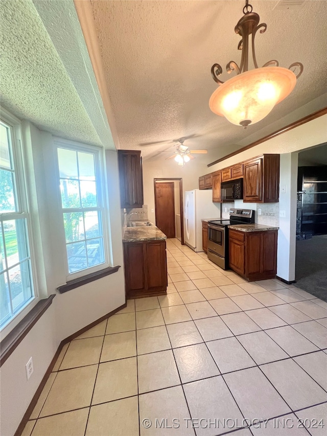 kitchen with stainless steel electric range, white fridge, a textured ceiling, and ceiling fan